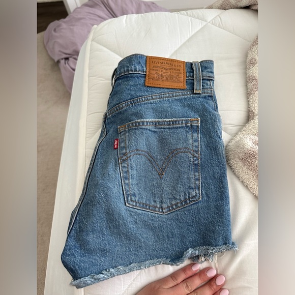 Levi size 26 rib cage shorts. Excellent condition. High rise. Button closure - Picture 1 of 8